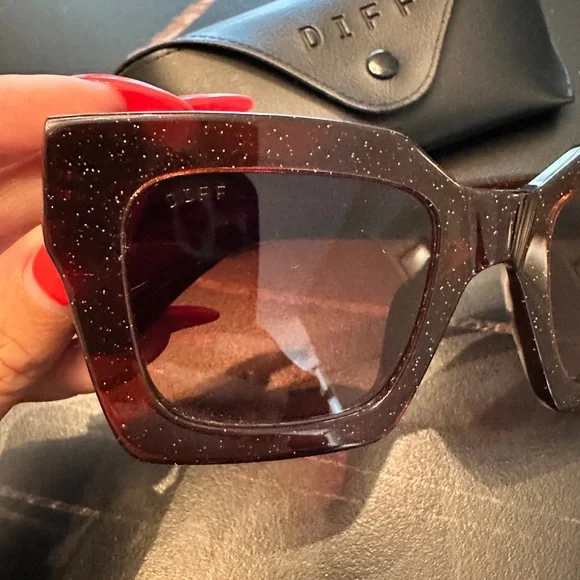 DIFF Eyewear Dani Sunglasses - CHESTNUT - Picture 4 of 12